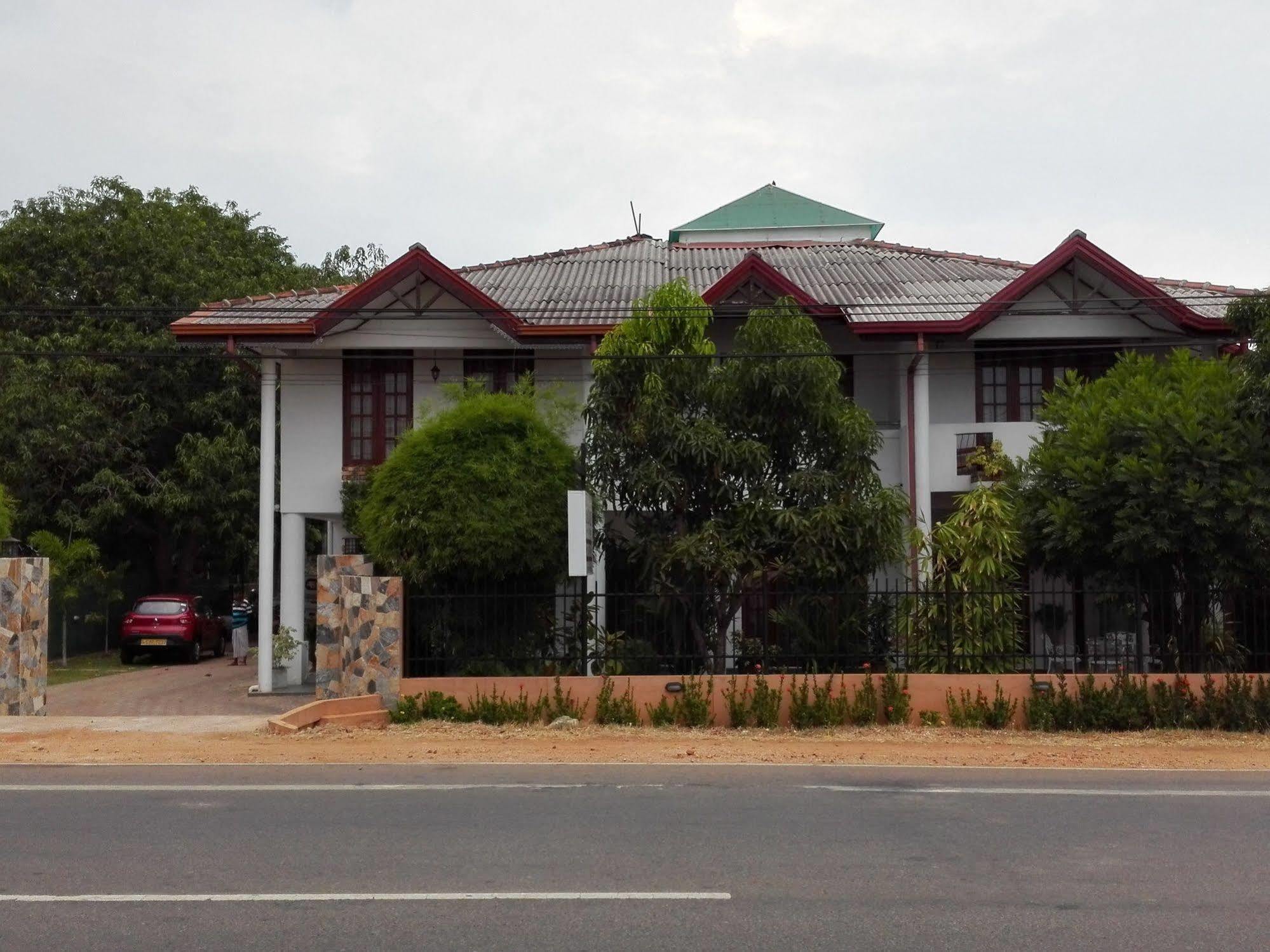 Salubrious Resort Anuradhapura Exteriör bild