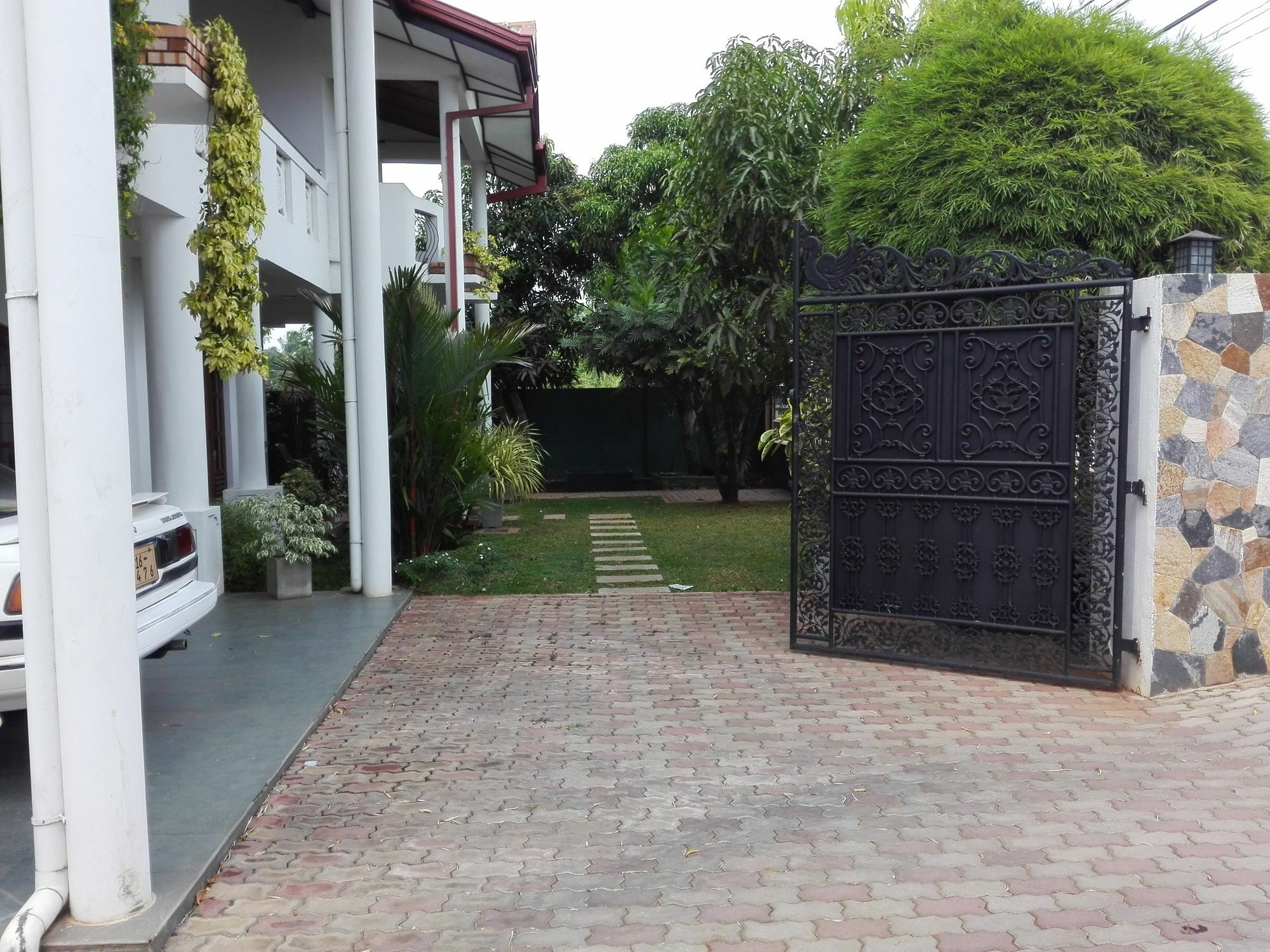 Salubrious Resort Anuradhapura Exteriör bild